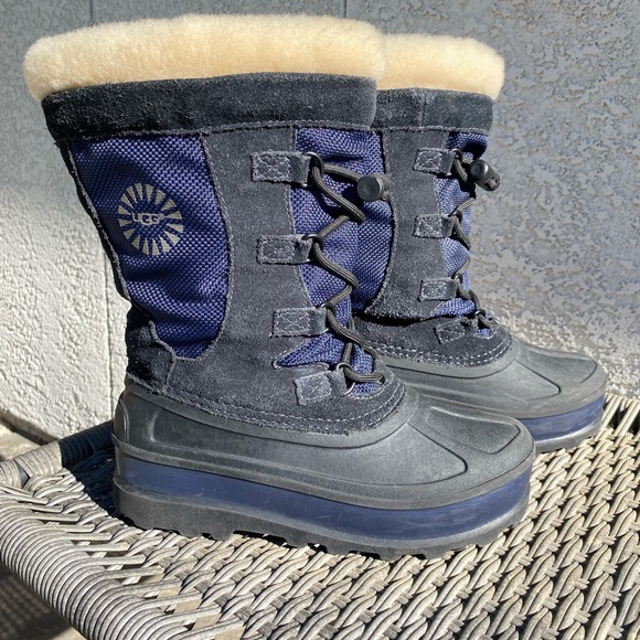 UGG Kids Faux Sherpa Top Insulated Liner Waterproof Winter Snow Boots Size 2 - Picture 1 of 8